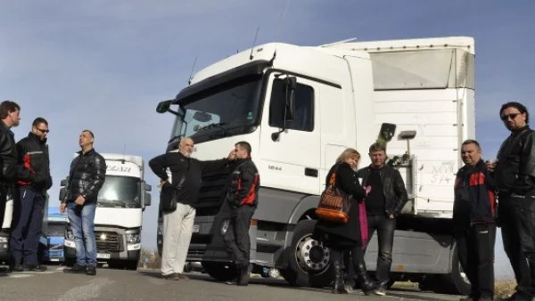 Аварирал ТИР на околовръстния при с. Мрамор