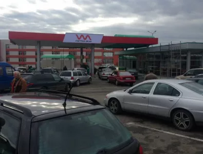 Бензиностанции в Бургас отвръщат на Марешки - свалиха цените