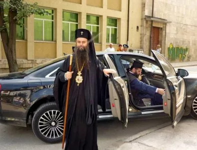 Асеновградчани обвиниха митрополит Николай в сребролюбие, искат БПЦ да го разследва