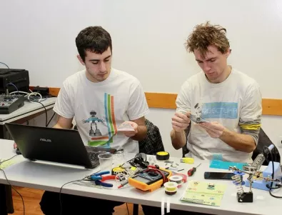Робо Лига България събира ентусиасти за състезание и борба с роботи