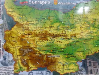 Ученици от Асеновград получиха пъзели по повод 3-ти март