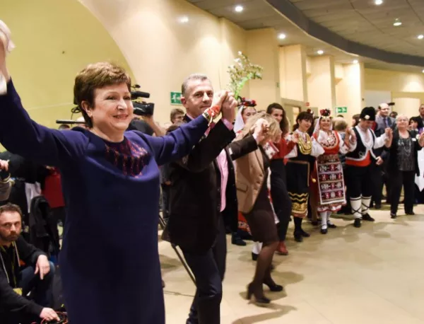 Кристалина Георгиева вдигна Европейската комисия на хоро за Баба Марта