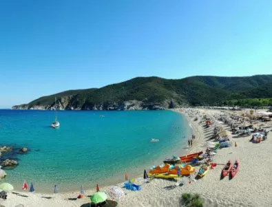 Фасовете по гръцките плажове са сериозна екологична заплаха