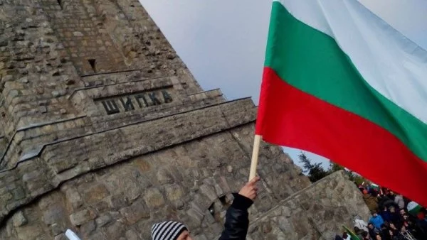 Ангелкова не знае дали паметника на Шипка се охранява