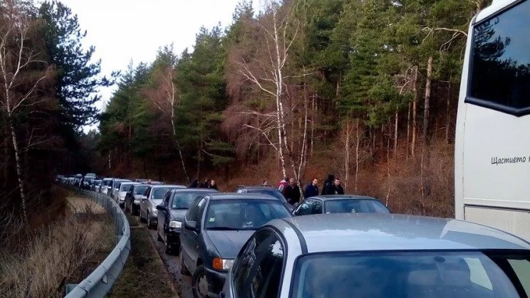 Въвежда се временна организация на движението към връх Шипка