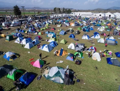 Гърция към мигрантите в Идомени: Няма да преминете към Македония