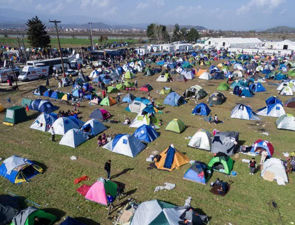 Гръцката полиция започна разчистване на миграционния лагер при Идомени