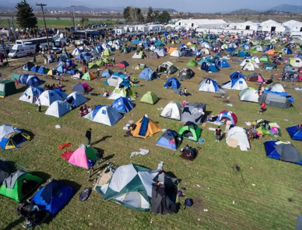 Гърция продължава с разчистването на лагера Идомени 