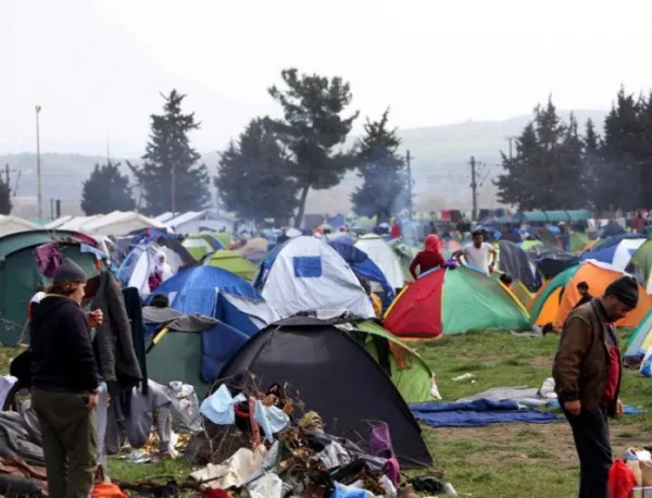 Брюксел призова Гърция веднага да очисти Идомени от мигранти