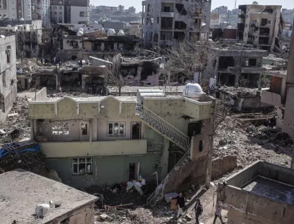 Бомбардираха родилен дом в Сирия 