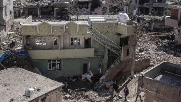 Варелни бомби убиха най-малко 15 цивилни в Алепо