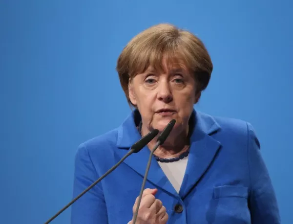 Меркел: Историята ще ни съди сурово, ако не се справим с бежанците 