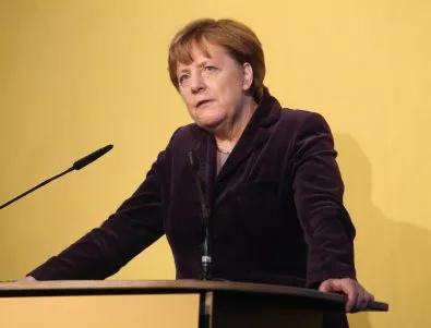 Меркел: Не сме намалили помощите за германците заради бежанците