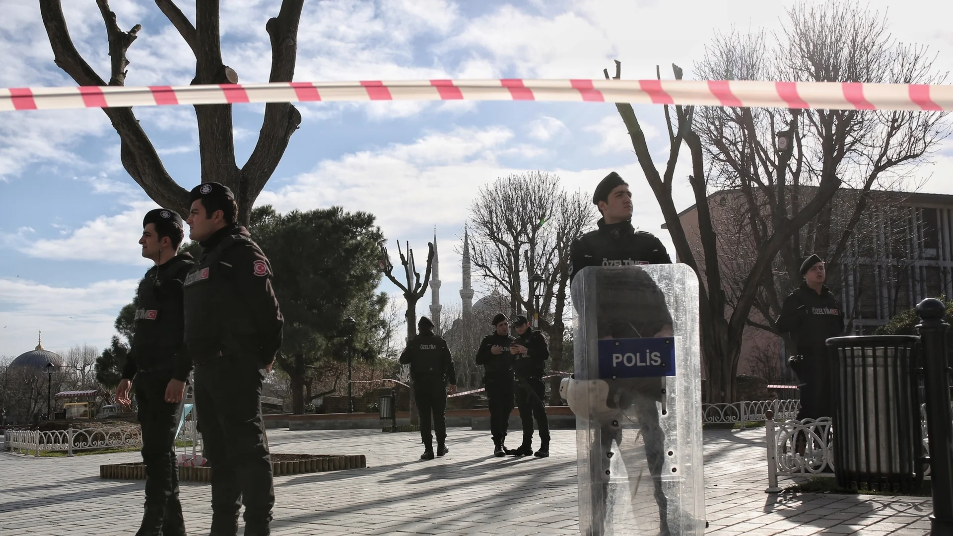 Oсвободиха заложниците от завода в Турция 