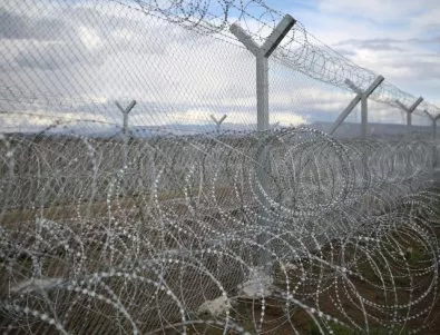 България издига 100 км ограда по границата си с Гърция и Турция