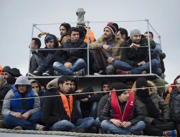 Норвегия връща 15 000 бежанци, ще строи ограда по границата с Русия