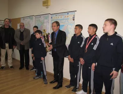 Купи и медали на асеновградски спортисти със специален кът в сградата на Общината