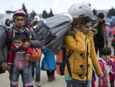 Гърция даде 2 седмици да мигрантите да се преместят в лагери, иначе ще използва сила