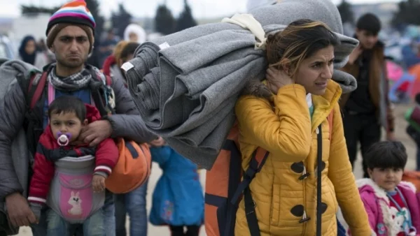 Гърция даде 2 седмици да мигрантите да се преместят в лагери, иначе ще използва сила