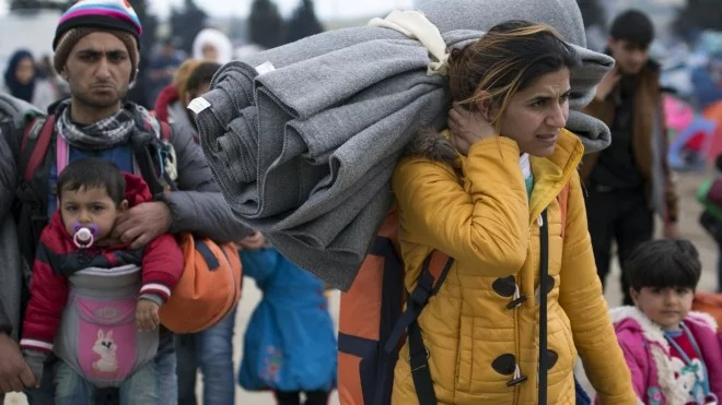 Над 2000 измръзнали и прегладнели мигранти са превзели централната гара в Белград
