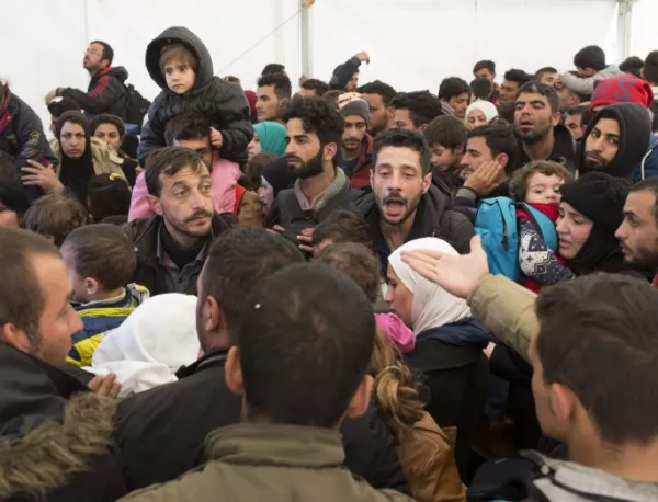 Гърция обеща подслон за 30 000 бежанци до 20 дни 
