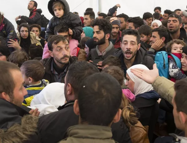 Унгария ще задържа в лагери всички мигранти, които са без документи