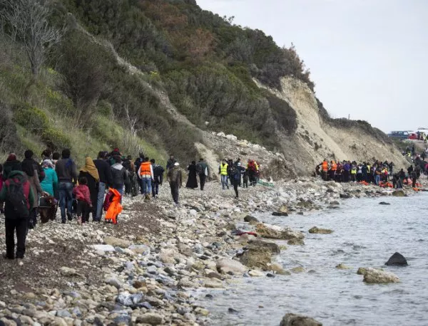 230 000 мигранти са се добрали до Европа през Средиземно море тази година 