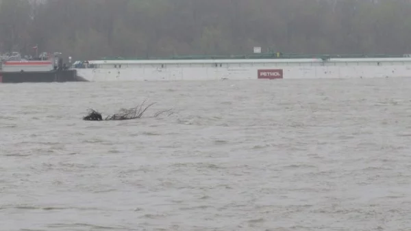 Момче и момиче са спасени от придошлите води на река Арда