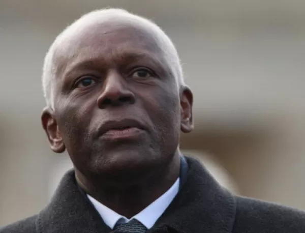 Президентът на Ангола слиза от поста след 40 години управление