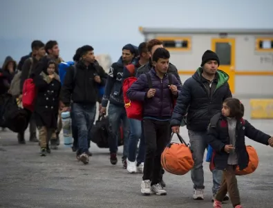 Гърция извозва мигранти до албанската граница