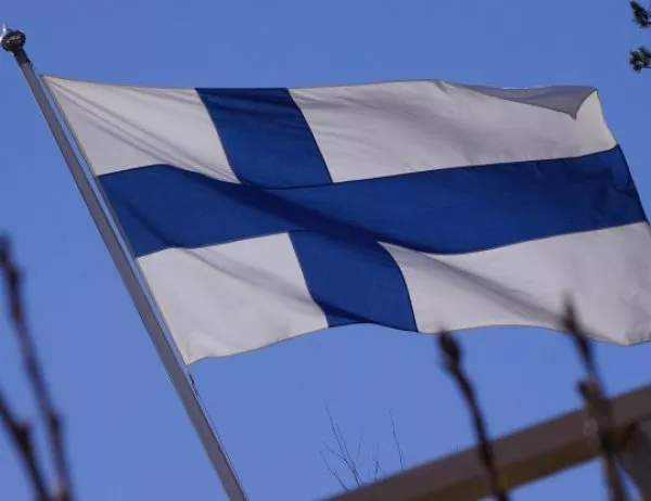 Премиерът на Финландия сам управлява правителственият самолет
