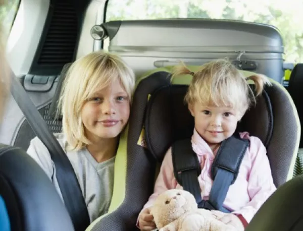 Задната седалка на колата може да е опасна за децата