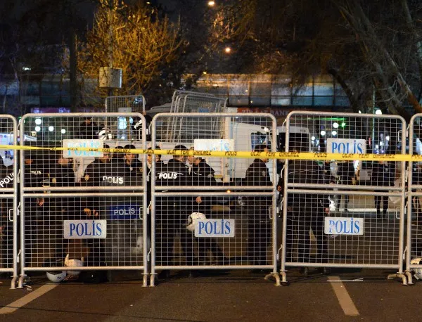 Четири жертви и над 20 ранени при атентат в Истанбул