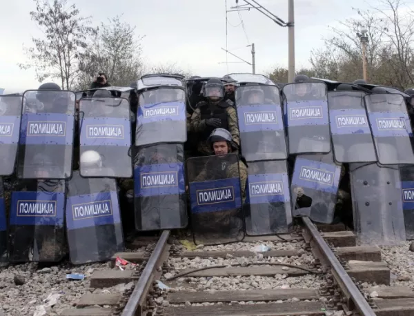 Бежанският щурм на гръцко-македонската граница бил подстрекаван с листовки