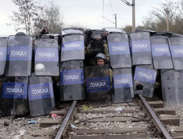 И Македония изпраща допълнително военни и полиция по границите си срещу мигрантите 