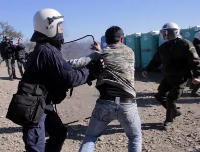 Нов масов бой в бежански лагер в Гърция