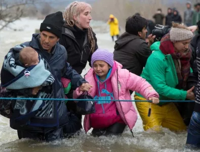 Гърция започна евакуация на мигрантите от Идомени