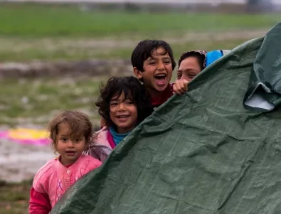 Изпращаме хуманитарна помощ и за бежанците в Македония