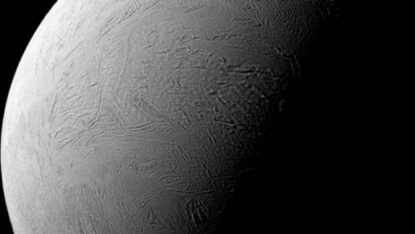 НАСА показа терминатора на Енцелад