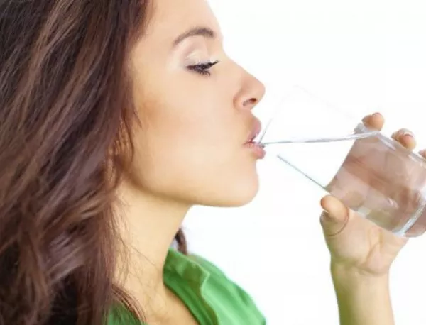 13 причини да пиеш чаша топла вода на гладно сутрин