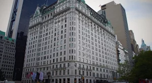 Един от най-известните хотели в Ню Йорк се продава на търг 