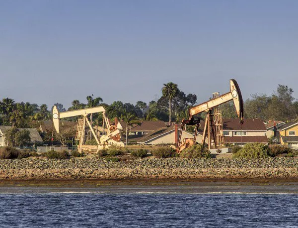 "Лукойл" залага на средна цена от 40 долара за барел петрол за догодина