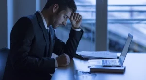 7 признака, че работното ви място ви тласка към депресия 