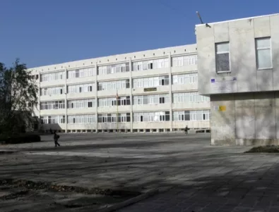 Родител нахлу с оръжие в учителската стая на гимназия в Добрич