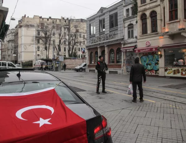 Турция разпореди задържането на близо 80 учители гюленисти 