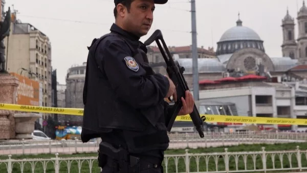 Турция издаде заповеди за арест на 42-ма служители на университета "Мармара" в Истанбул