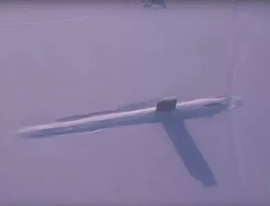 Подводница изплува през ледовете на Арктика (ВИДЕО)