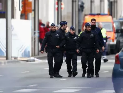 Мъж нападна с нож двама полицаи в Брюксел 