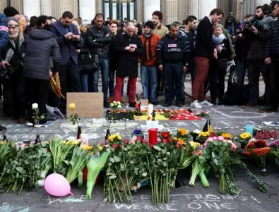 Десетки терористи, свързани с атентати в Париж и Брюксел, още са на свобода