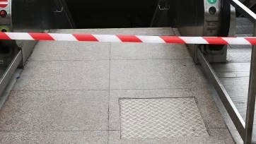 Задимяване спря метрото в Париж